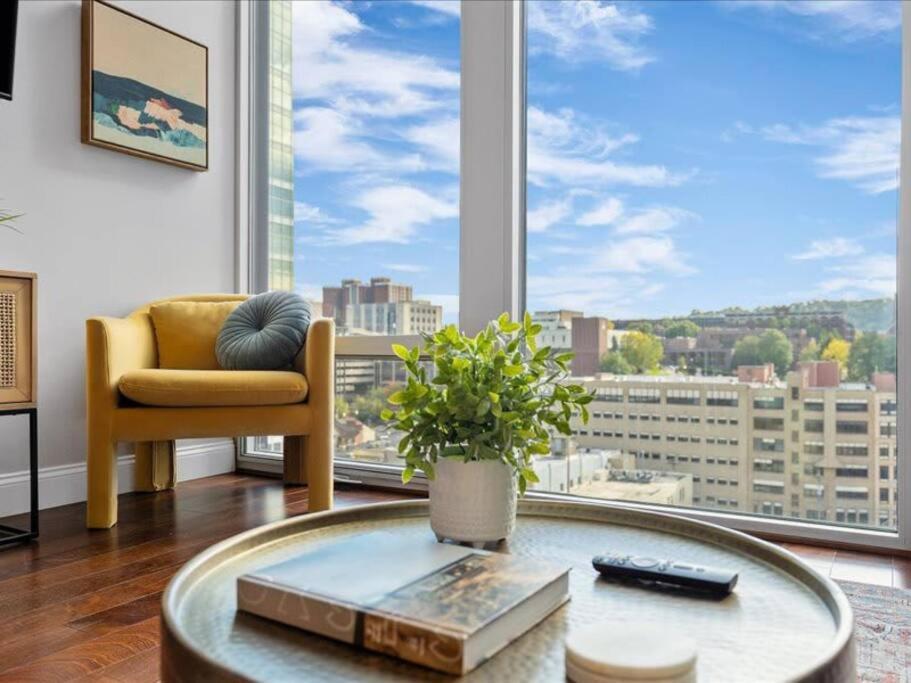 Cozysuites Dream 1Br, Ppg Paints Arena, Pitts Pittsburgh Bagian luar foto